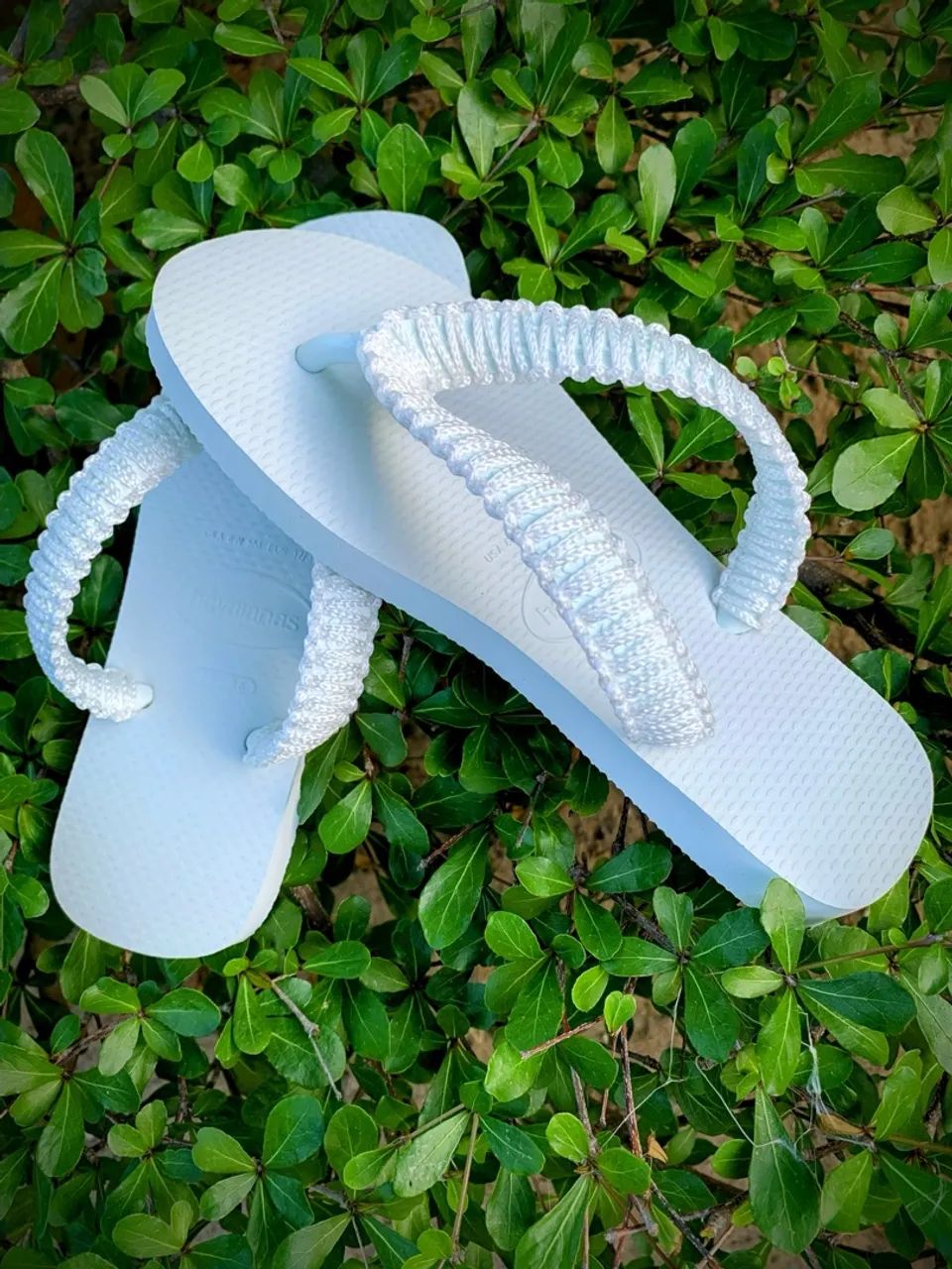 Havaianas brancas com tiras trançadas - Foto 4