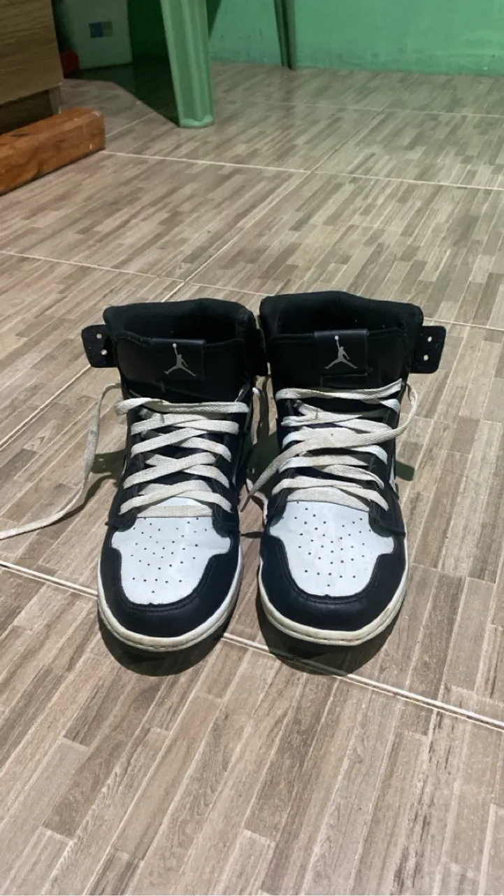 Tênis Jordan 1 High Black White