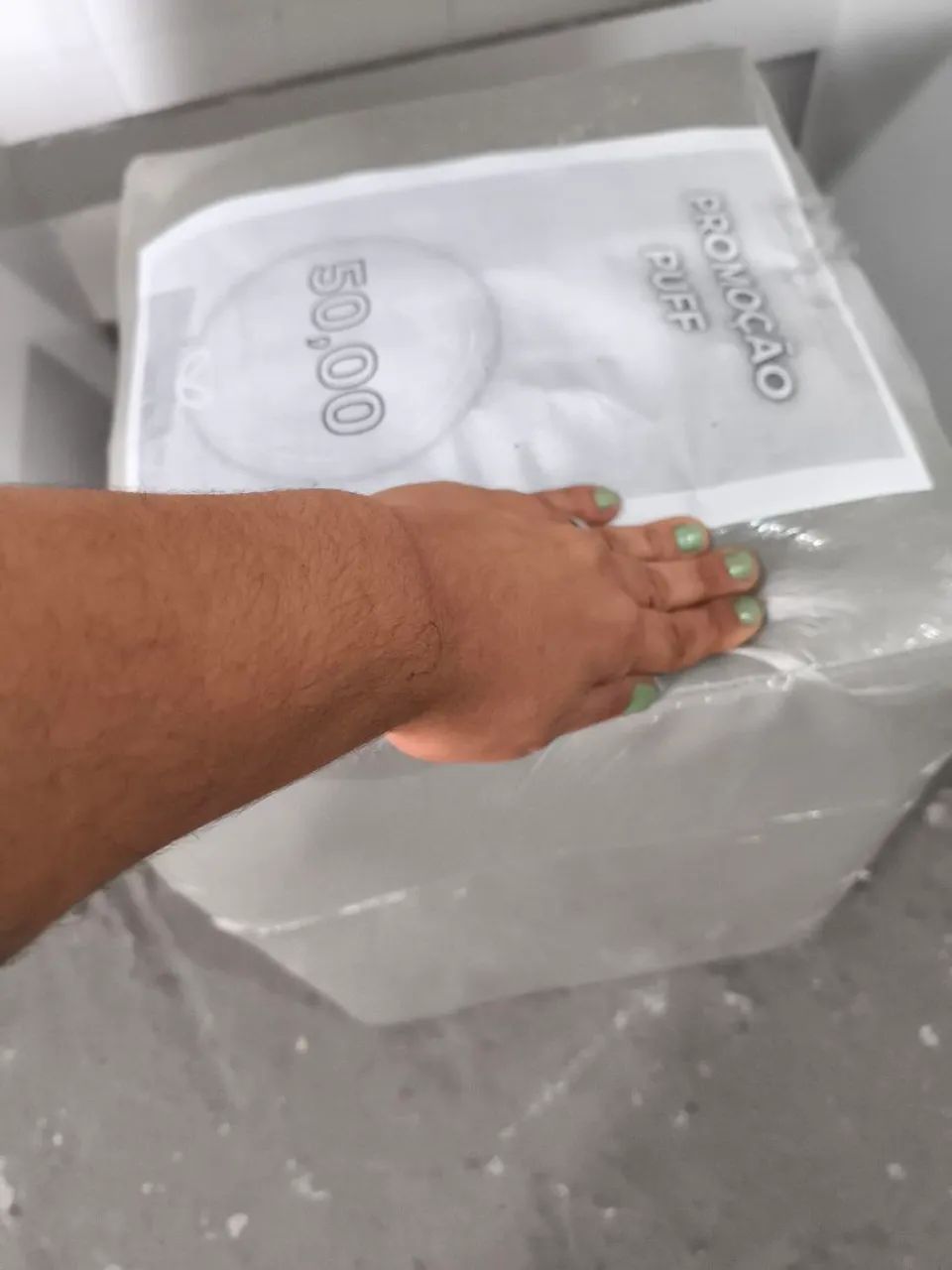 Puff  Estofado Cinza - Novo! - Foto 2