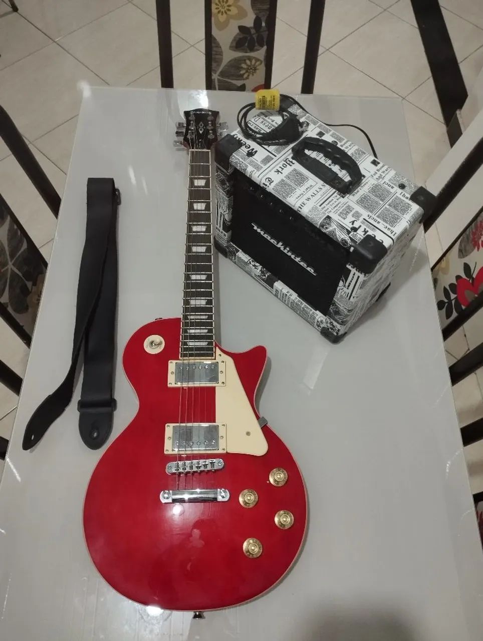 Guitarra Stringberg Lps-230 acompanhado de amplificador mackintec e correia Basso 