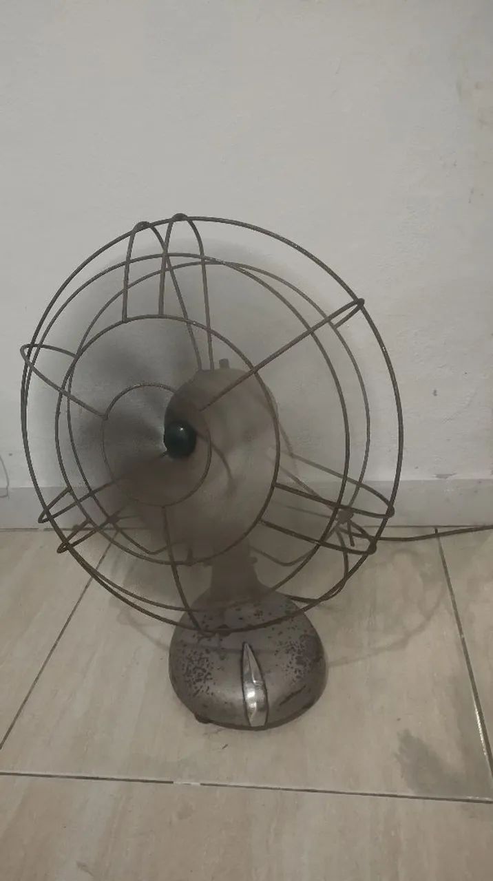 Ventilador Eletromar anos 50, todo em metal.