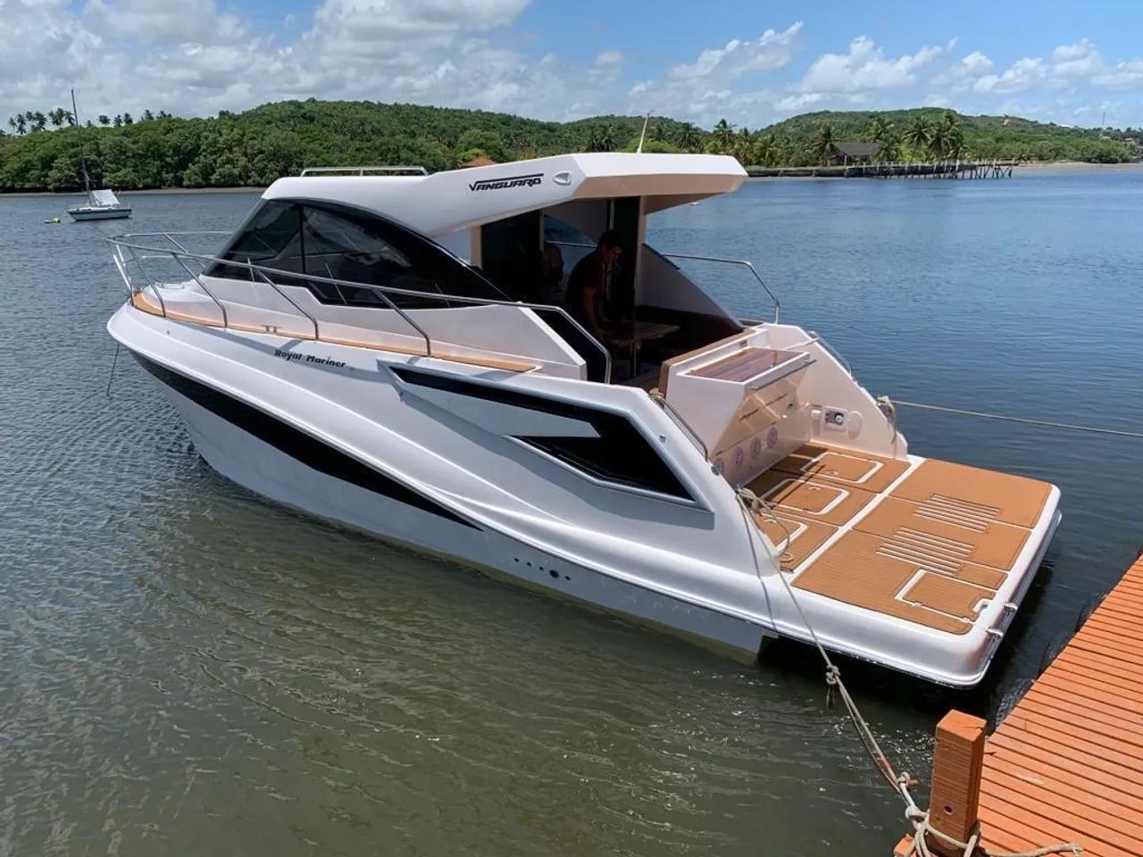 Lancha royal mariner 40 pés ano 2022 praticamente zero 179h de uso  - Foto 6