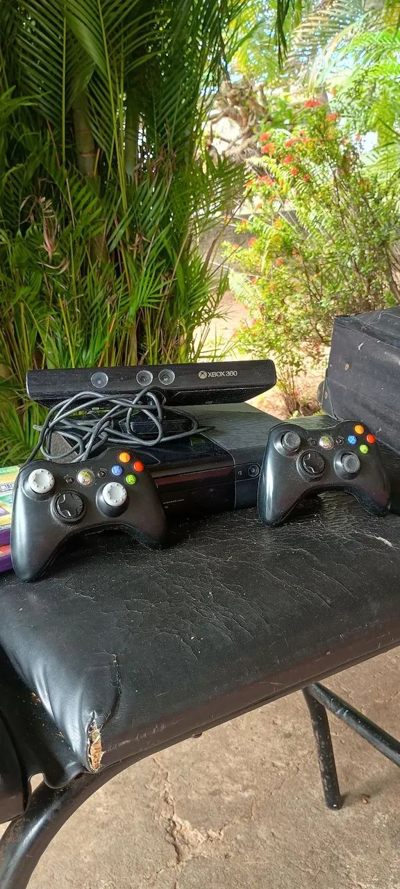 Xbox 360 com dois controles + Kinect 