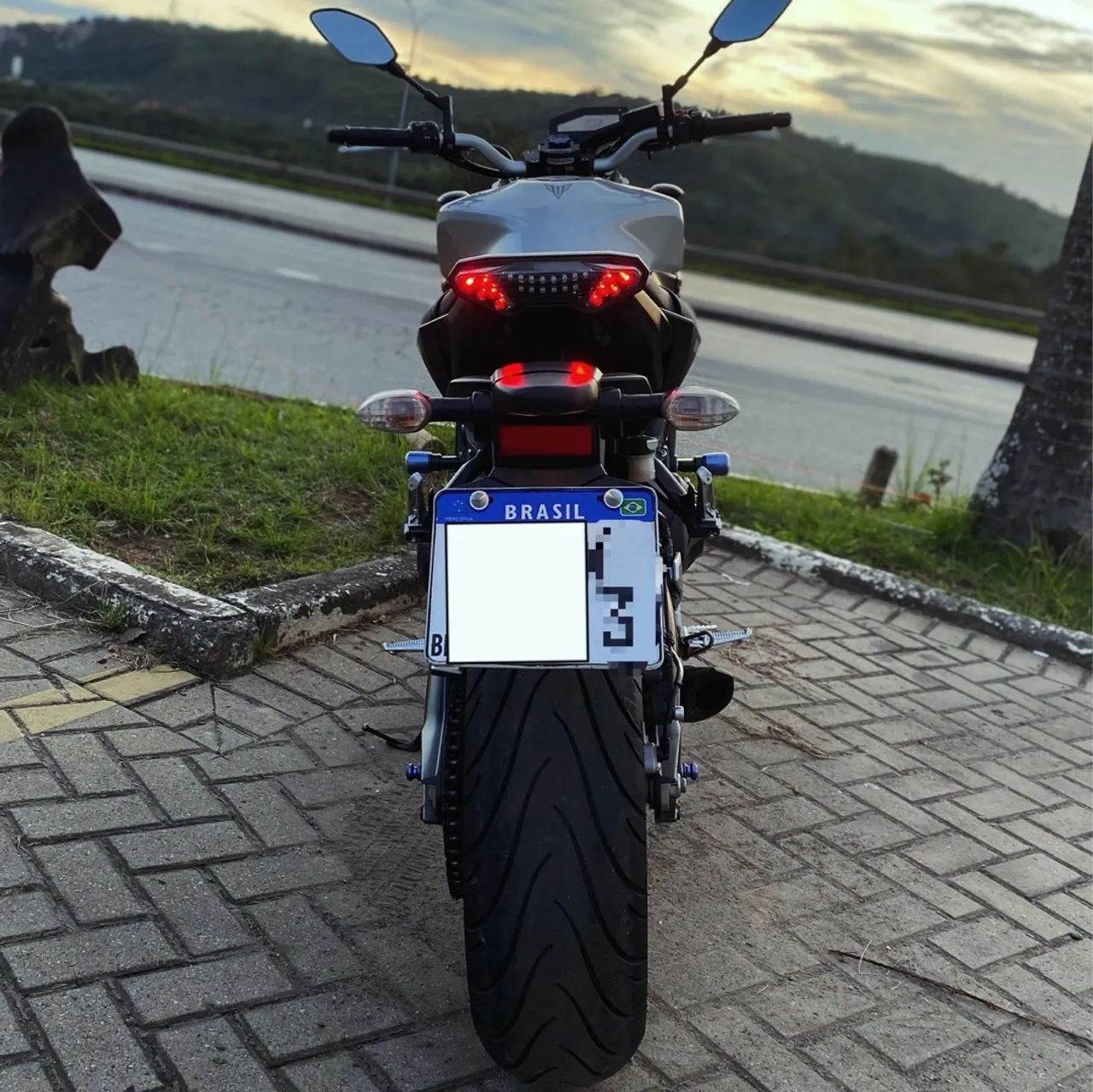 YAMAHA MT-09 ABS 17/17 8 mil em acessórios  - Foto 3