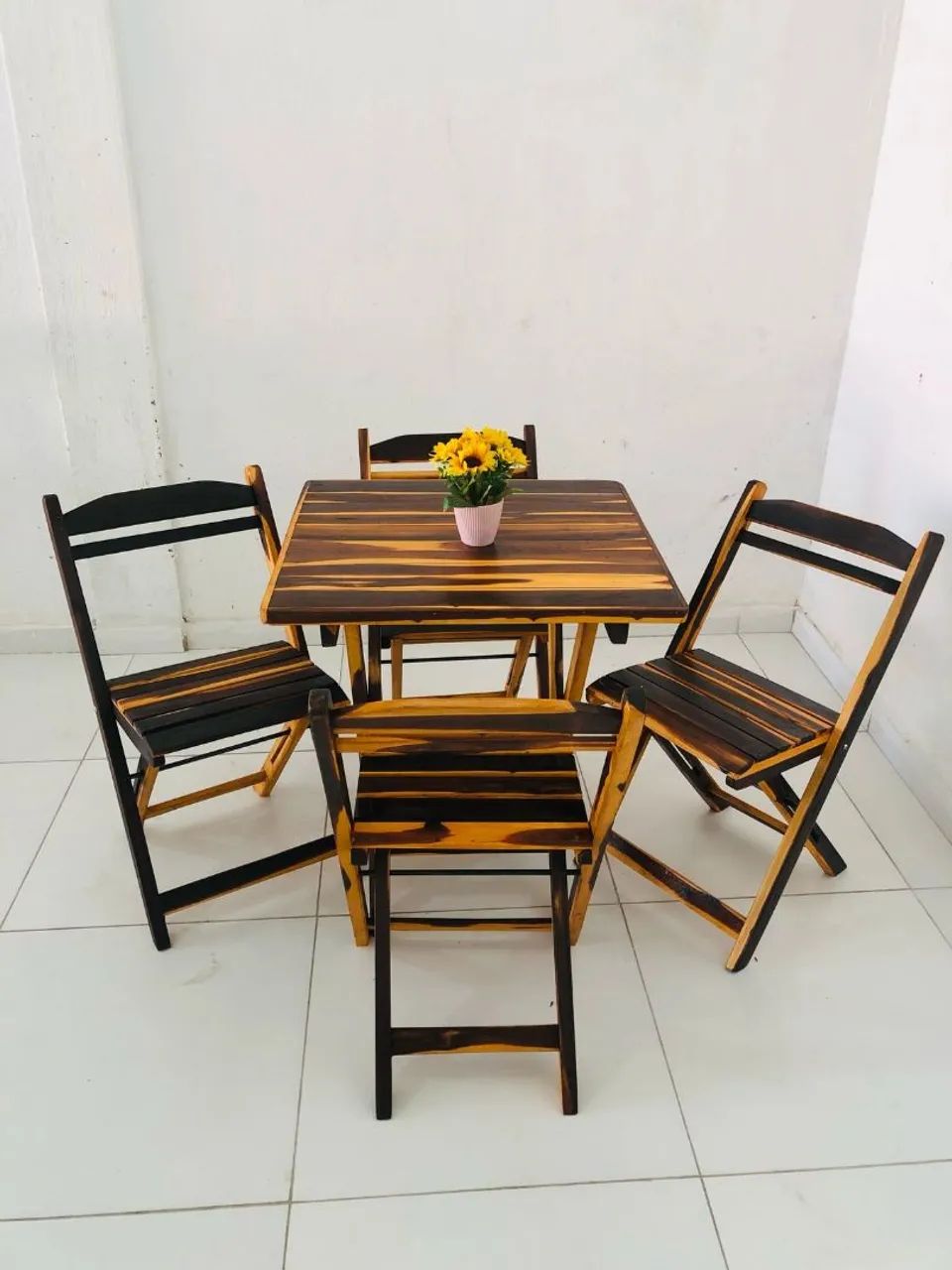 Conjunto de mesa e cadeiras de madeira dobrável - Foto 5