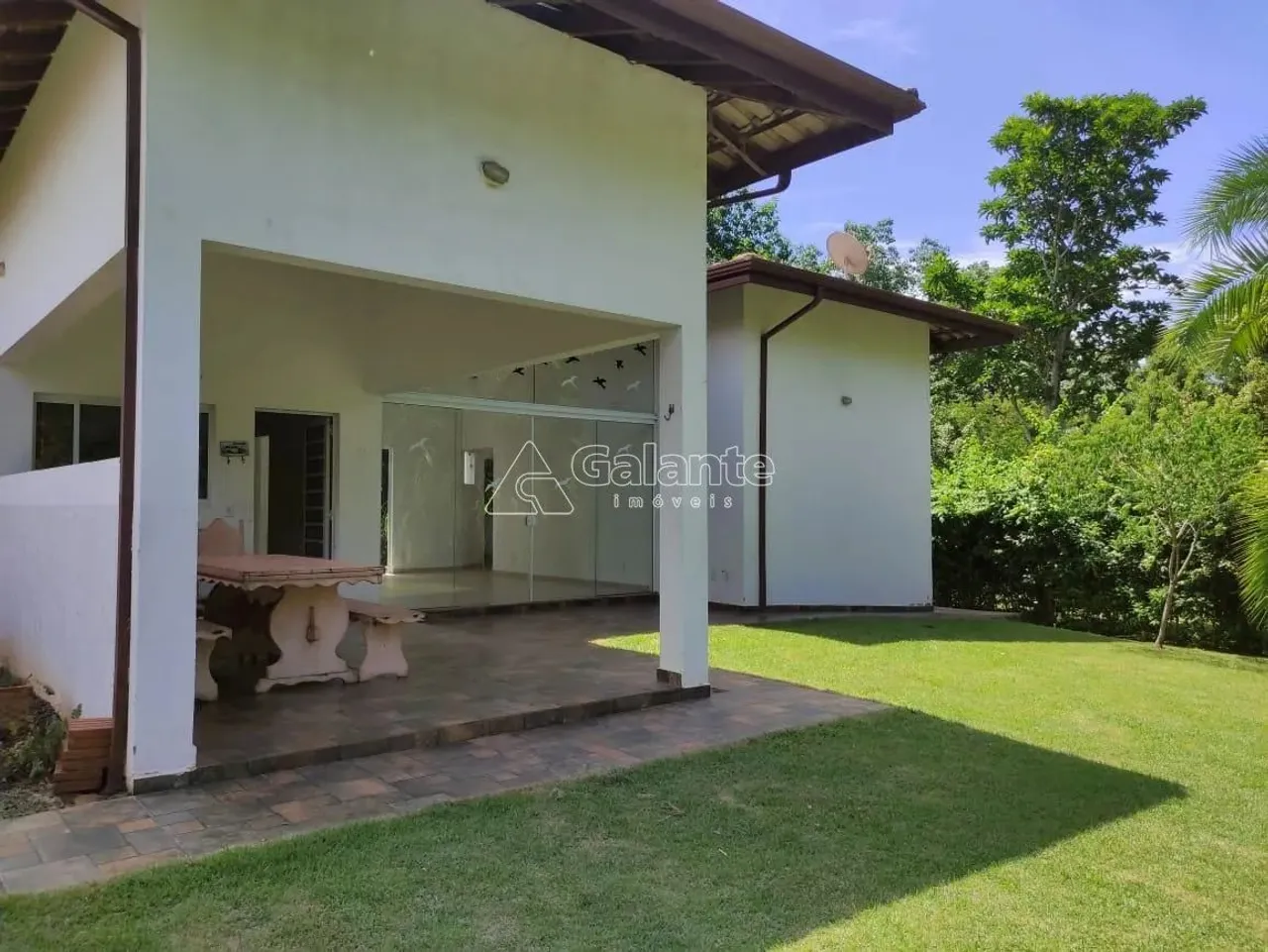 Casa para locação com 02 quartos