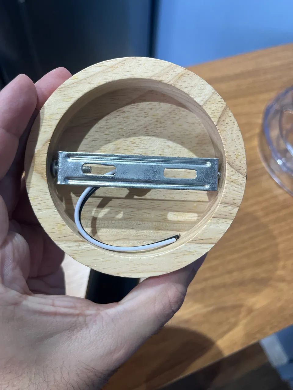 Arandela Luminaria Retrô Industrial Vintage Metal e Madeira - Foto 4