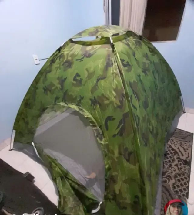 Barraca camping camuflada 3 lugares sem uso no centro de São Gonçalo 