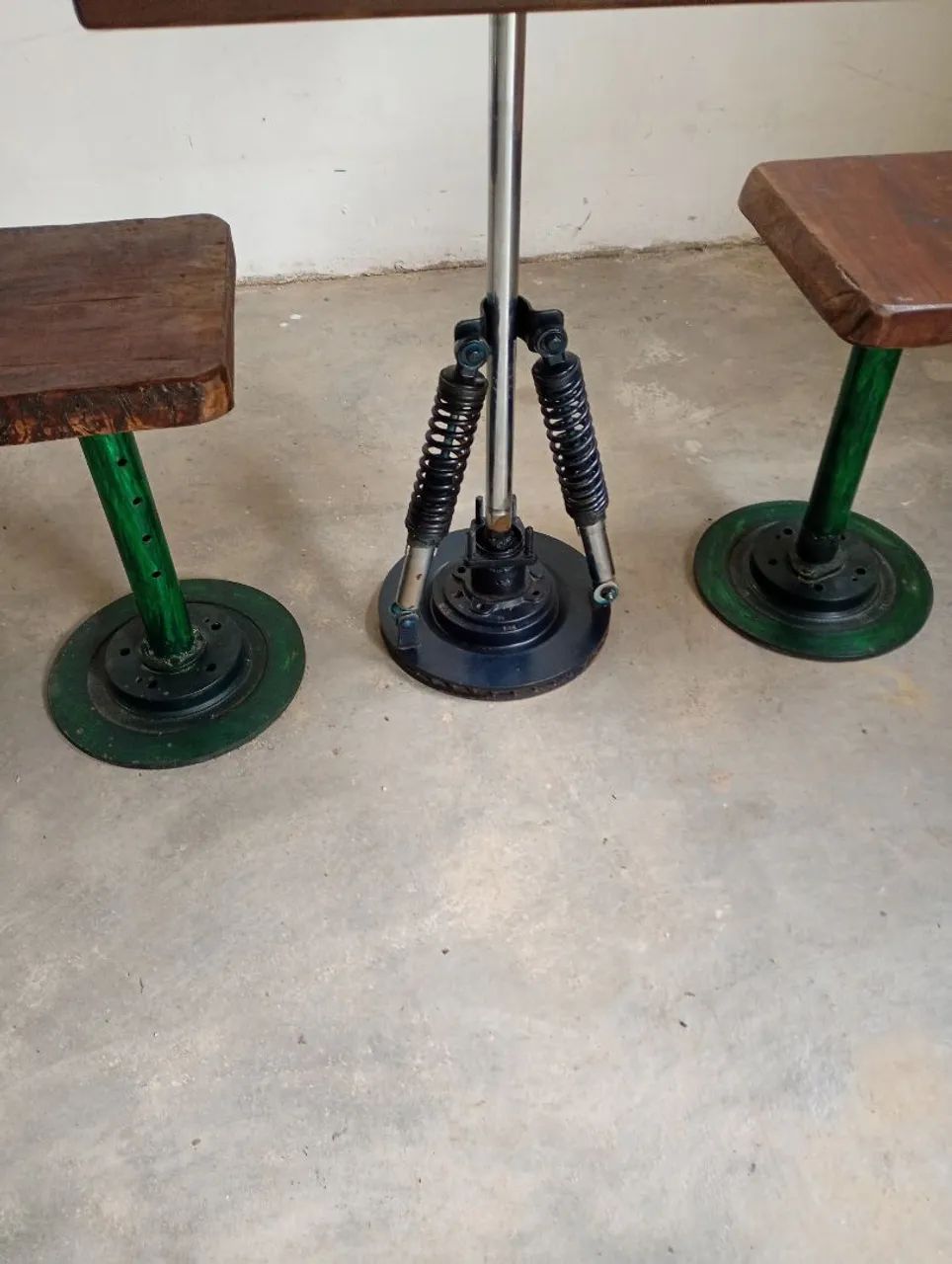 Mesa e bancos estilo steanpunk - Foto 3