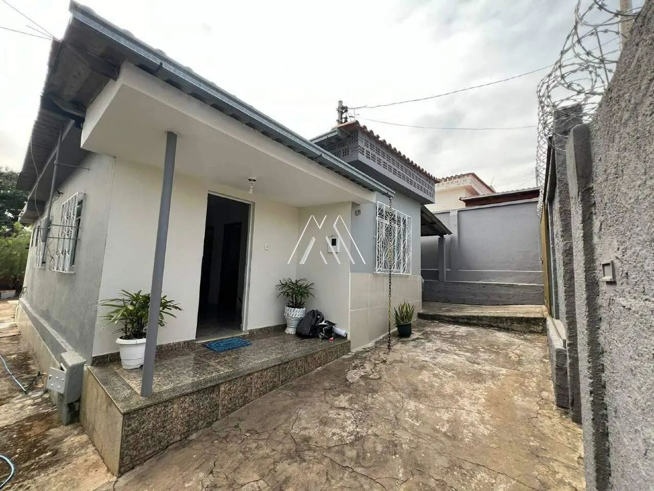 Vendo casa em Itaúna em excelente localização!