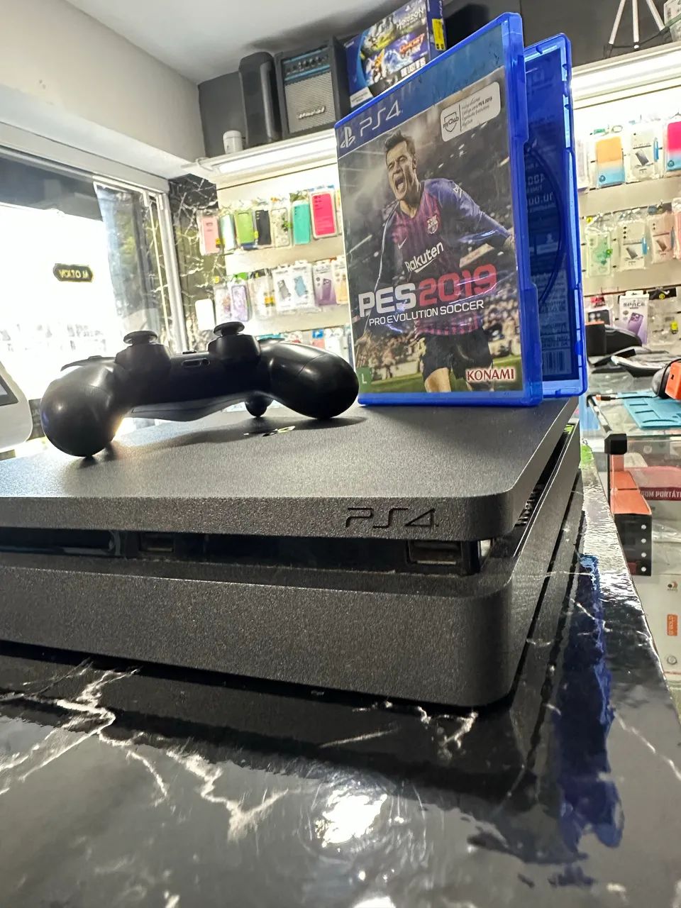 PlayStation 4 - com 2 controles - Foto 3