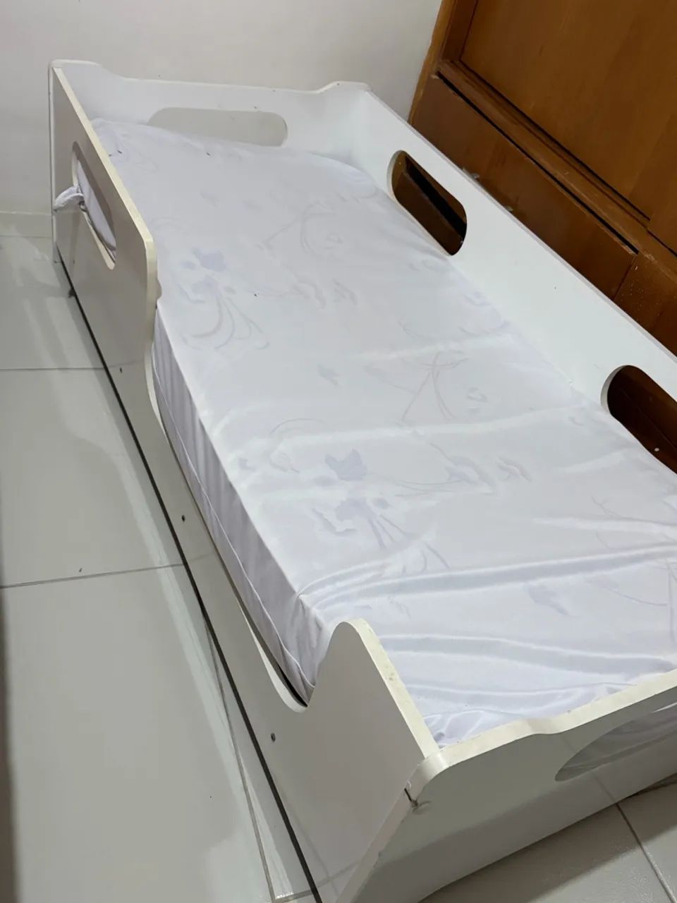 Cama com colchão infantil