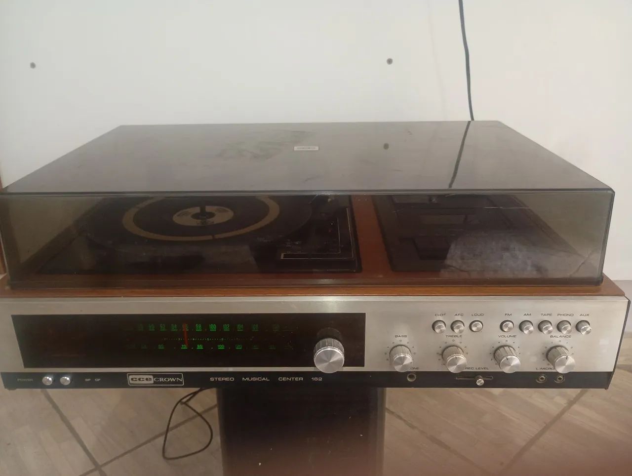 Aparelho de som antigo toca disco 