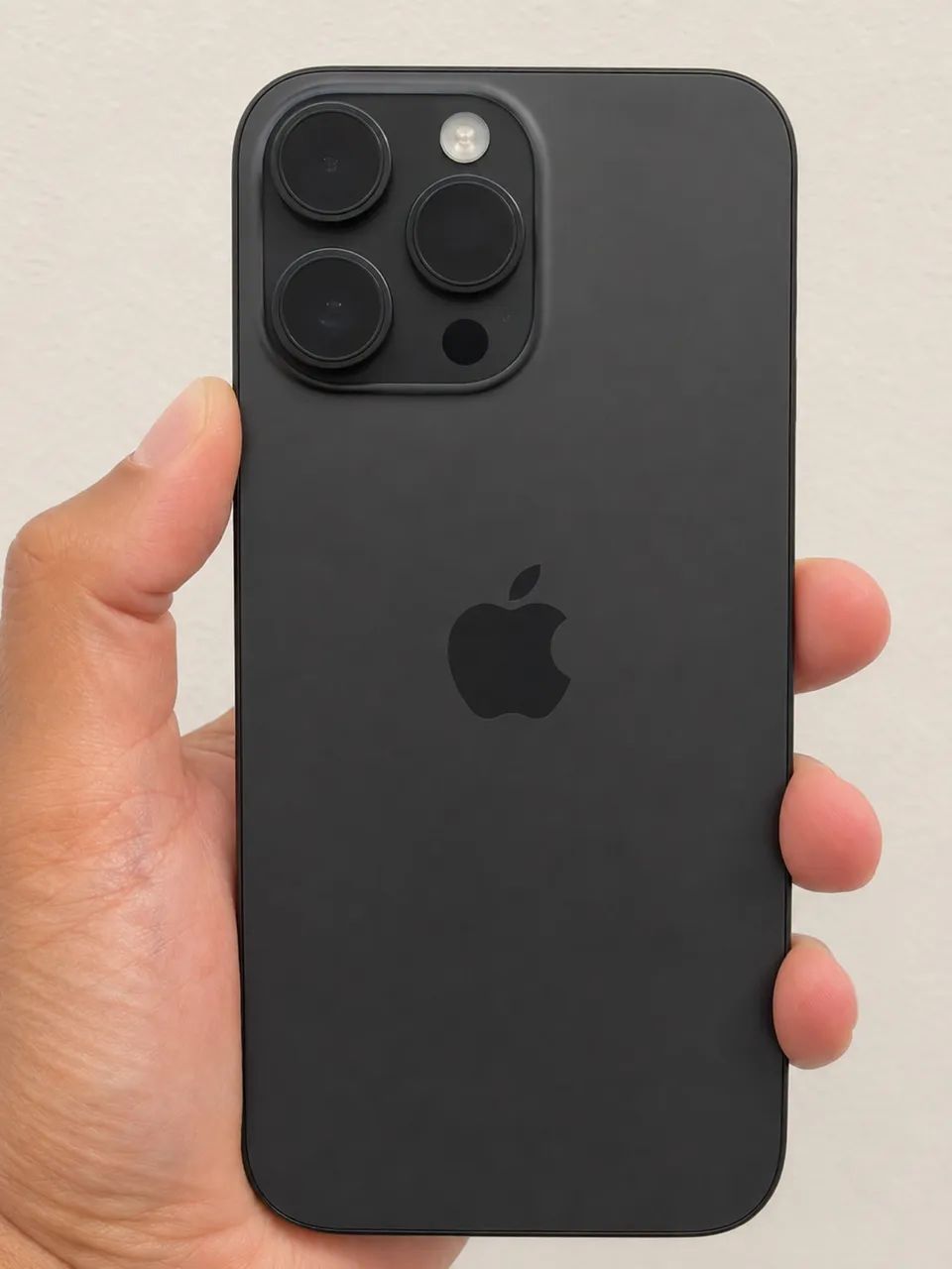 iPhone 16 Pro Max 256GB, usado e em excelente estado.