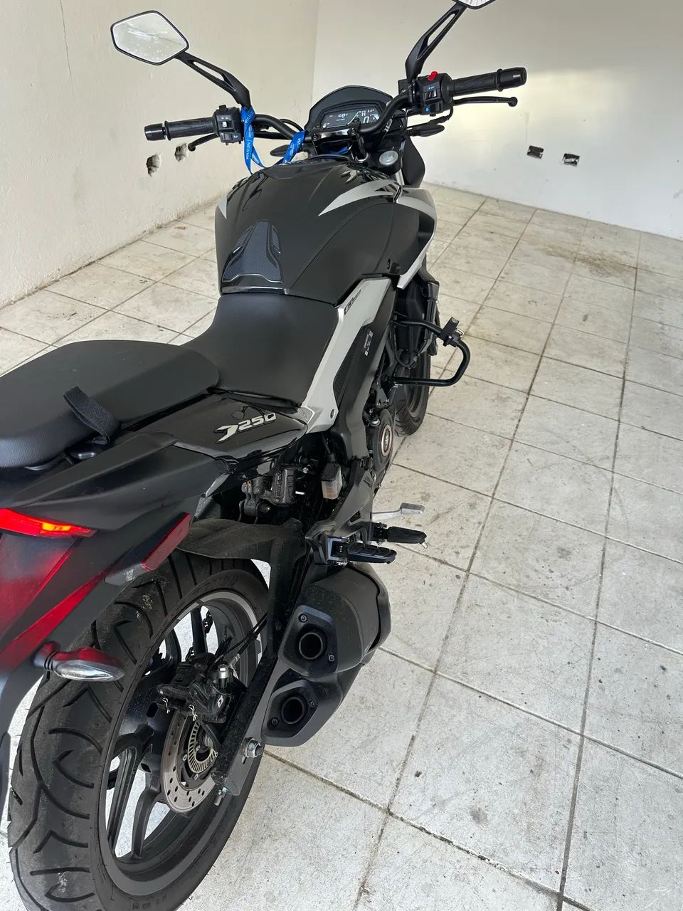 Bajaj Dominar 250 - Foto 3