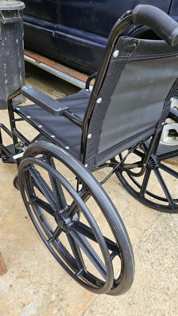 Vendo cadeira de rodas  - Foto 2