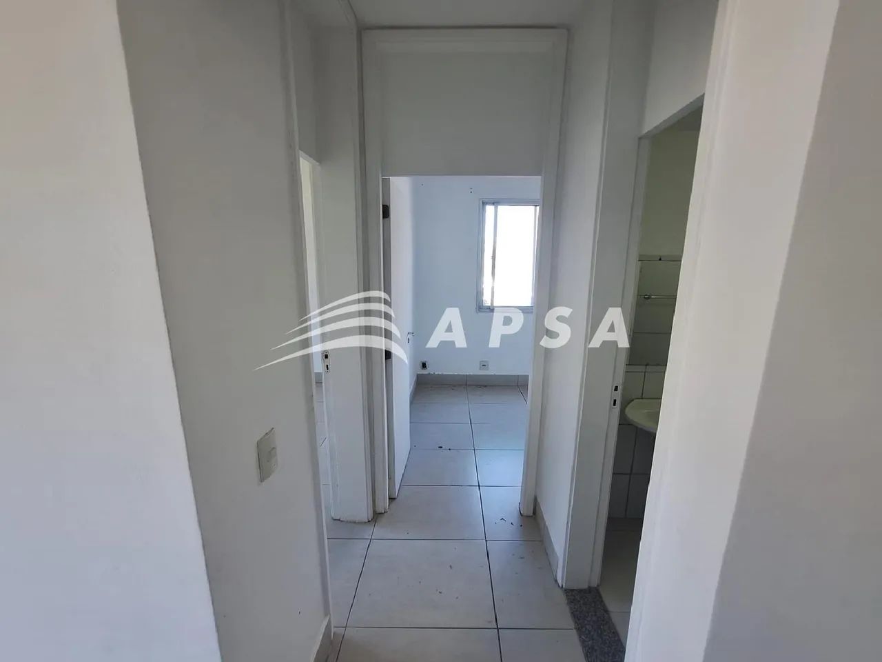 EM 45 M², CADA ESPAÇO FOI PLANEJADO PARA OFERECER CONFORTO E FUNCIONALIDADE. A SALA ILUMIN - Foto 7