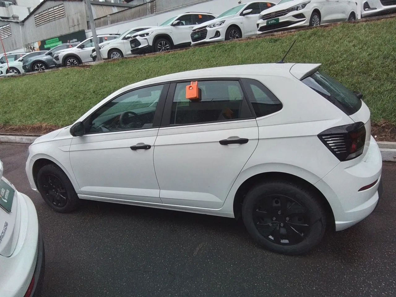 Volkswagen Polo Track 1.0 Flex 12V 5p, foto 7 de 13