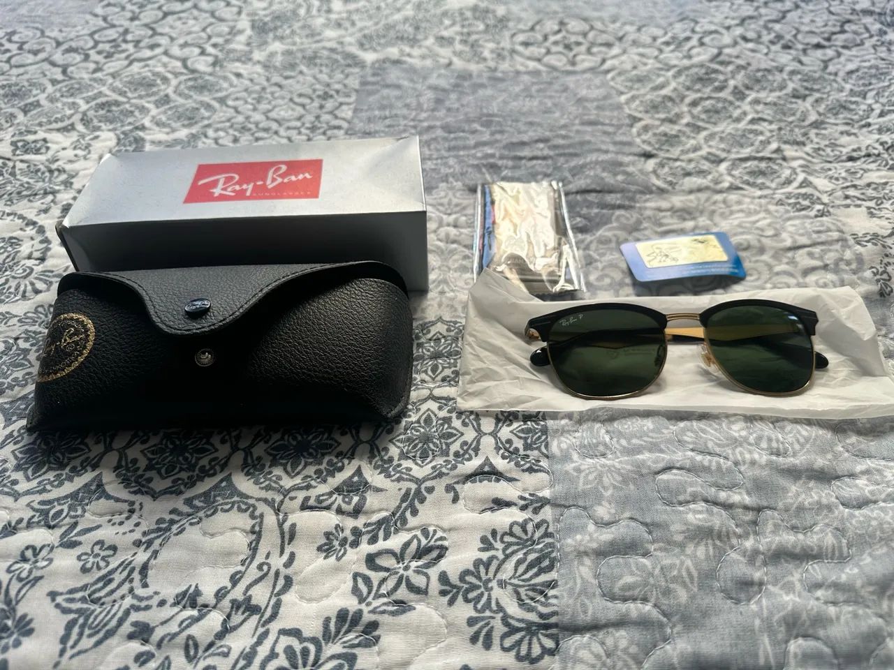 Oculos Rayban Preto Polido Com Dourado - Foto 2