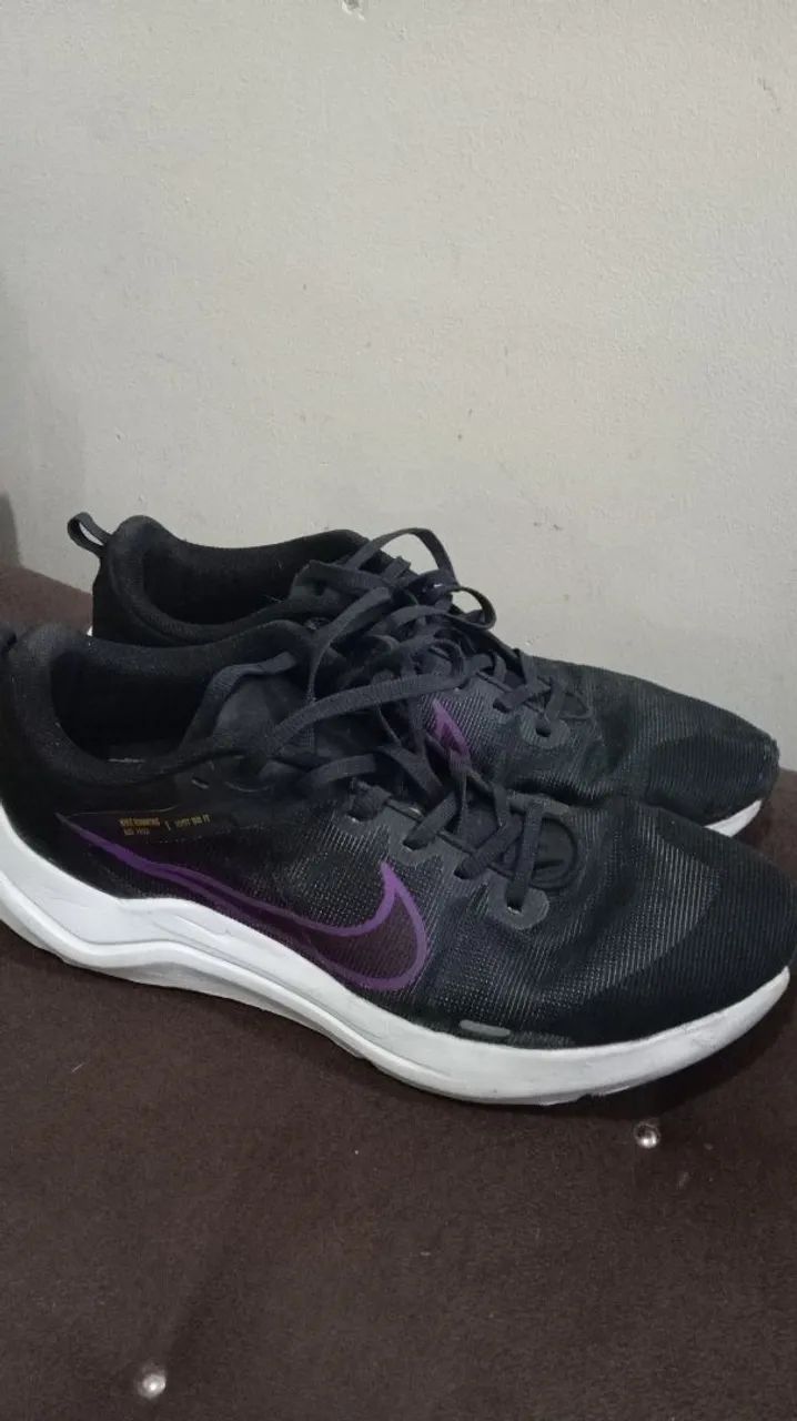 Vendo 3 pares de tênis 40, 42 e 44.