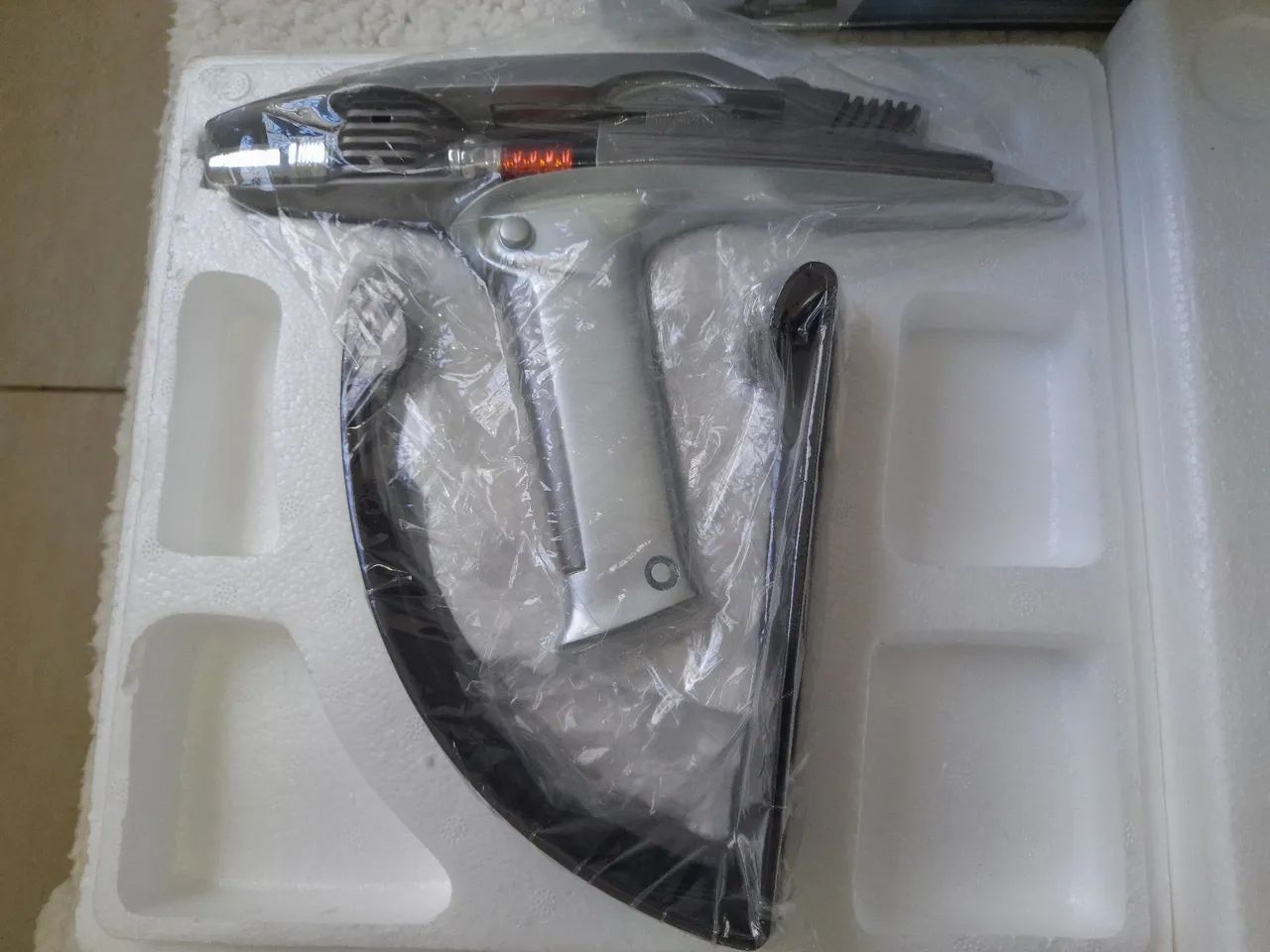 Box star trek com réplica phaser novo original.  - Foto 2