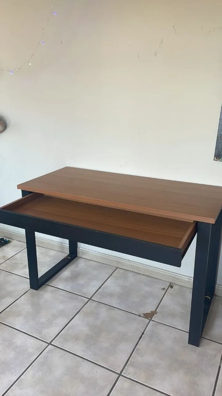 Escrivaninha Semi Nova - Foto 2