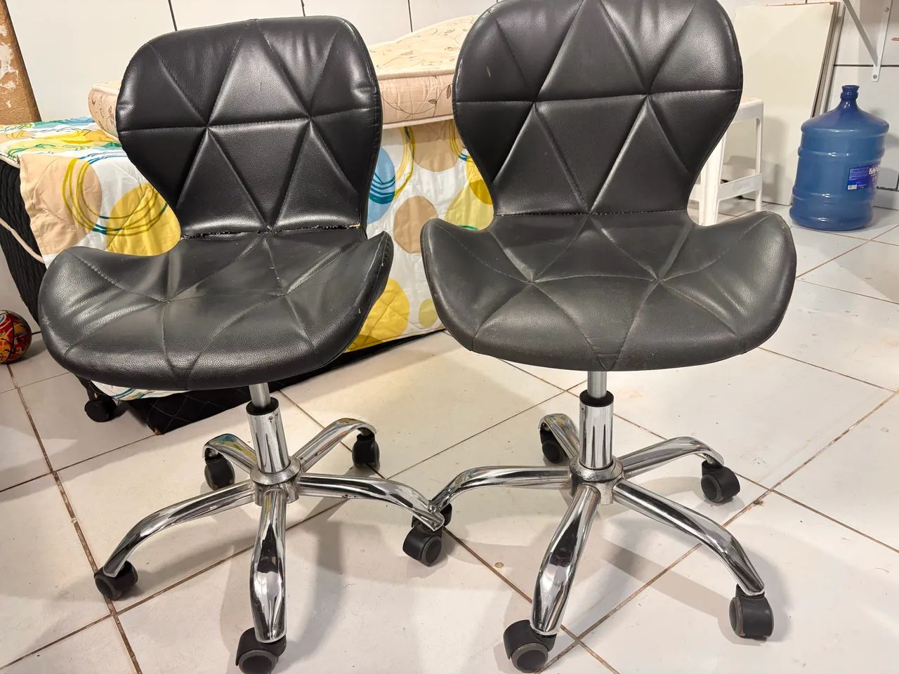 Mesa e Cadeiras de Escritório. - Foto 5