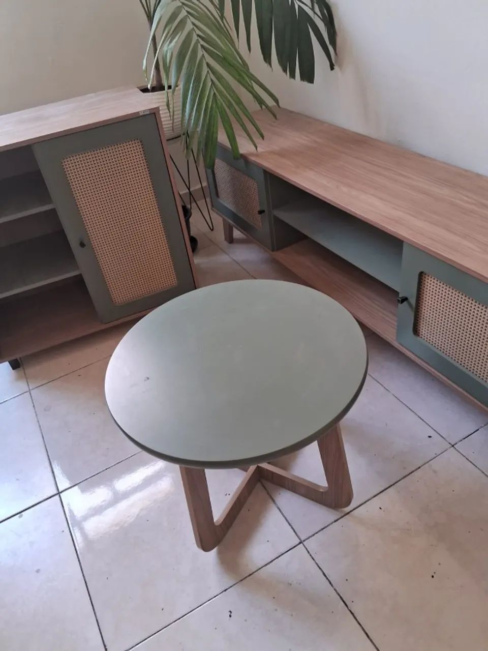 Racks de sala com mesinha de centro e estante