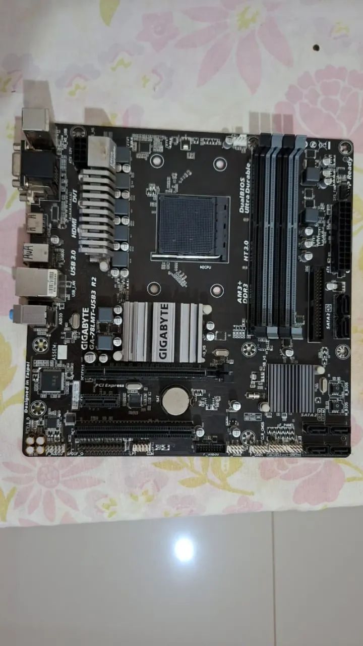  Placa-Mãe Gigabyte AM3 / AM3+ 