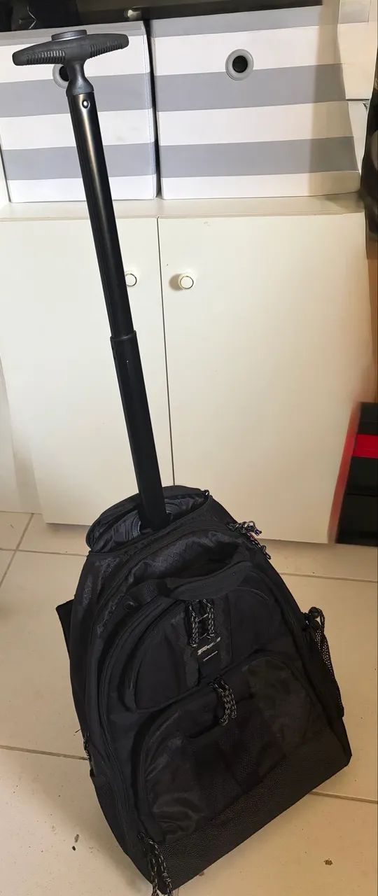 Mochila Targus com alça telescópica e rodinhas - Foto 5