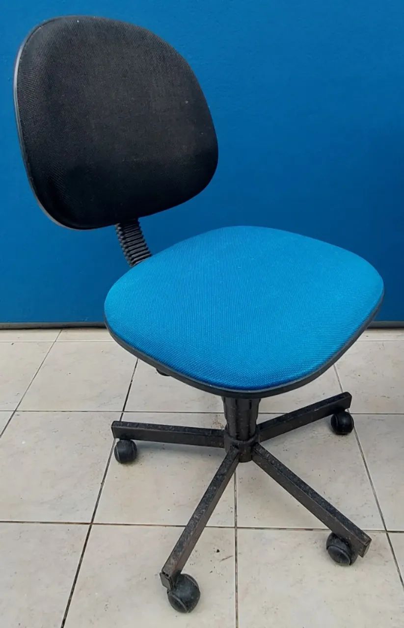 Cadeira de escritório  50 reais - Foto 2