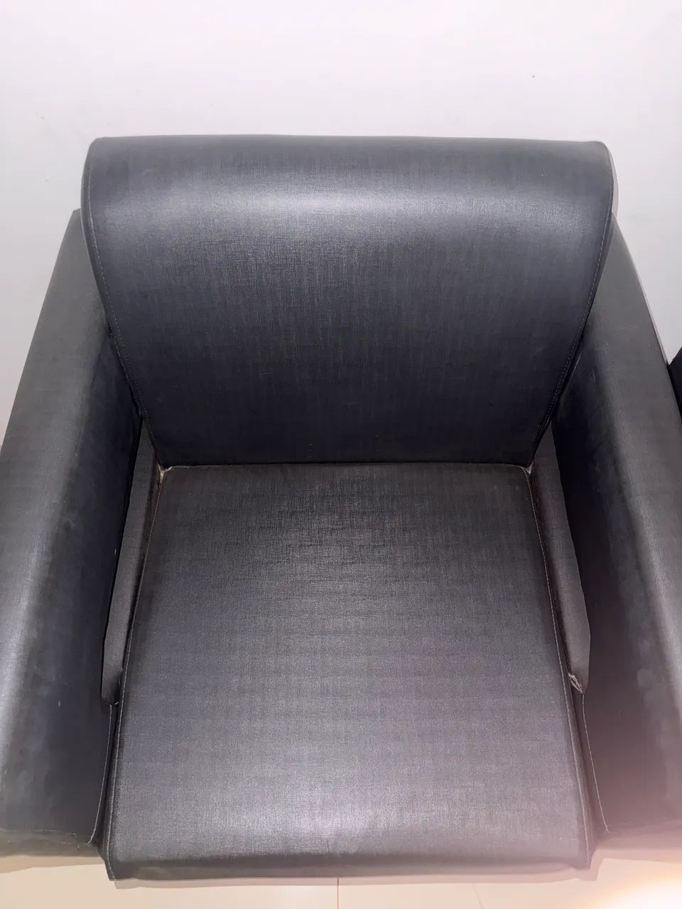 Par de Poltronas Giratórias Pretas - Estilo Moderno p/ Escritório ou Recepção - Foto 2