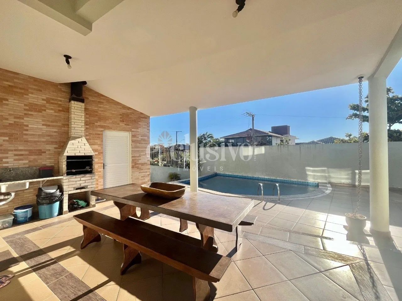 Ampla casa com 6 dormitórios e vista para o mar no bairro Itaguaçu - Foto 4