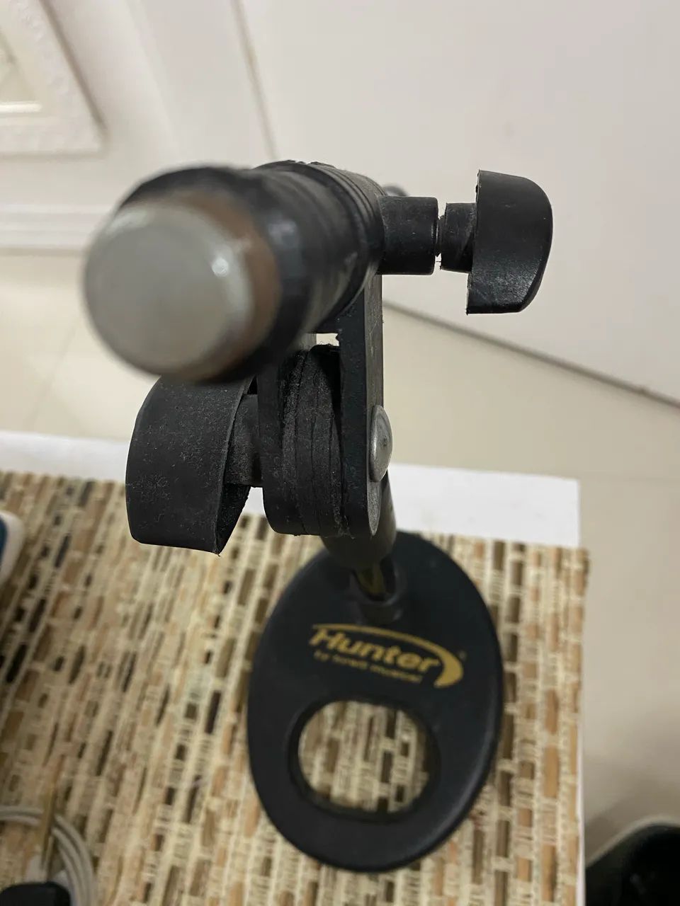 Pedestal Suporte Mesa Microfone Torelli Hpm56 Pés De Ferro