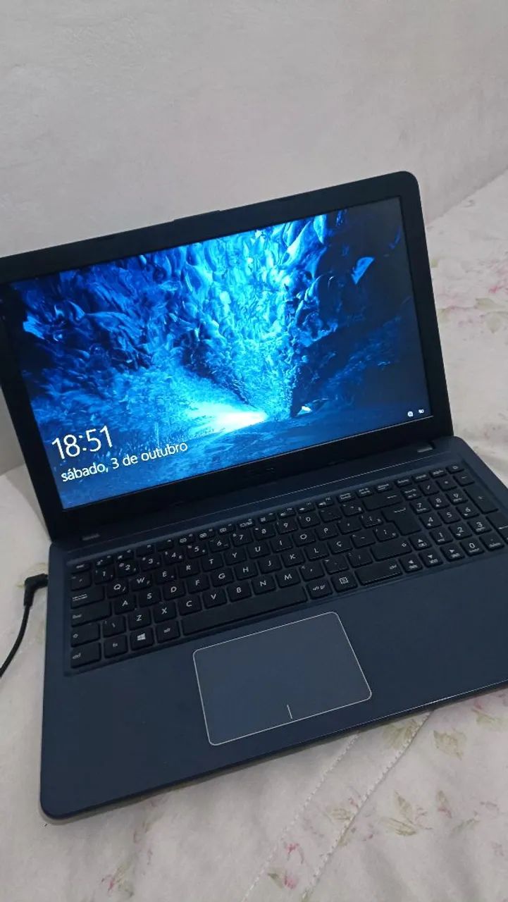 Vendo notebook em perfeito estado. Ótimo para estudos e cursos vai com o mouse!! - Foto 2