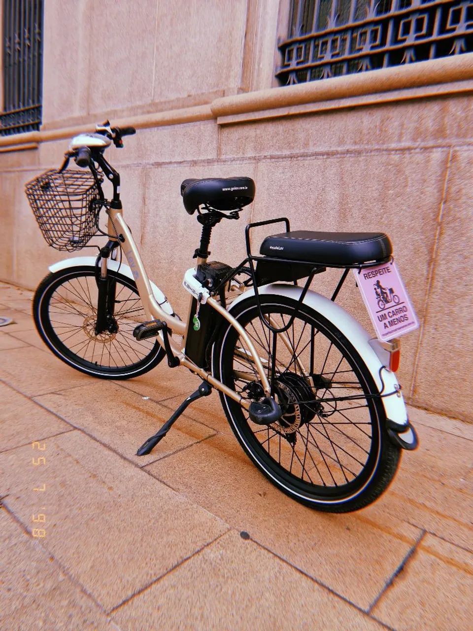 Bicicleta elétrica Lev L+ dourada top de linha - Foto 3
