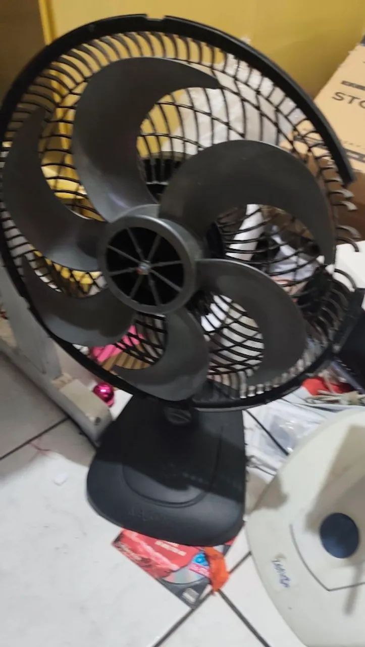 VENTILADORES QUEBRADOS 25 REAIS CADA - Foto 2