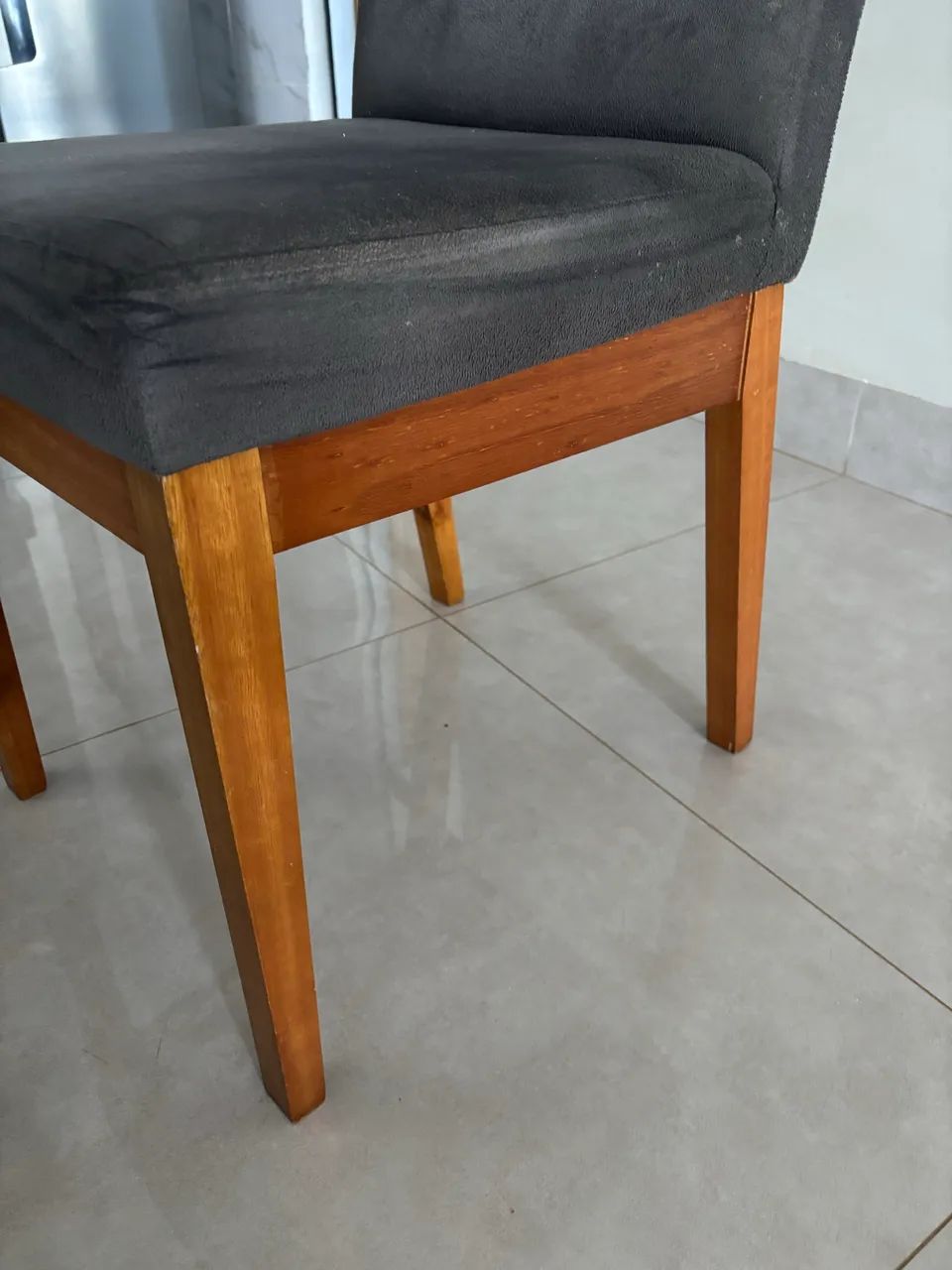 Vendo mesa 4 lugares madeira nobre  - Foto 4