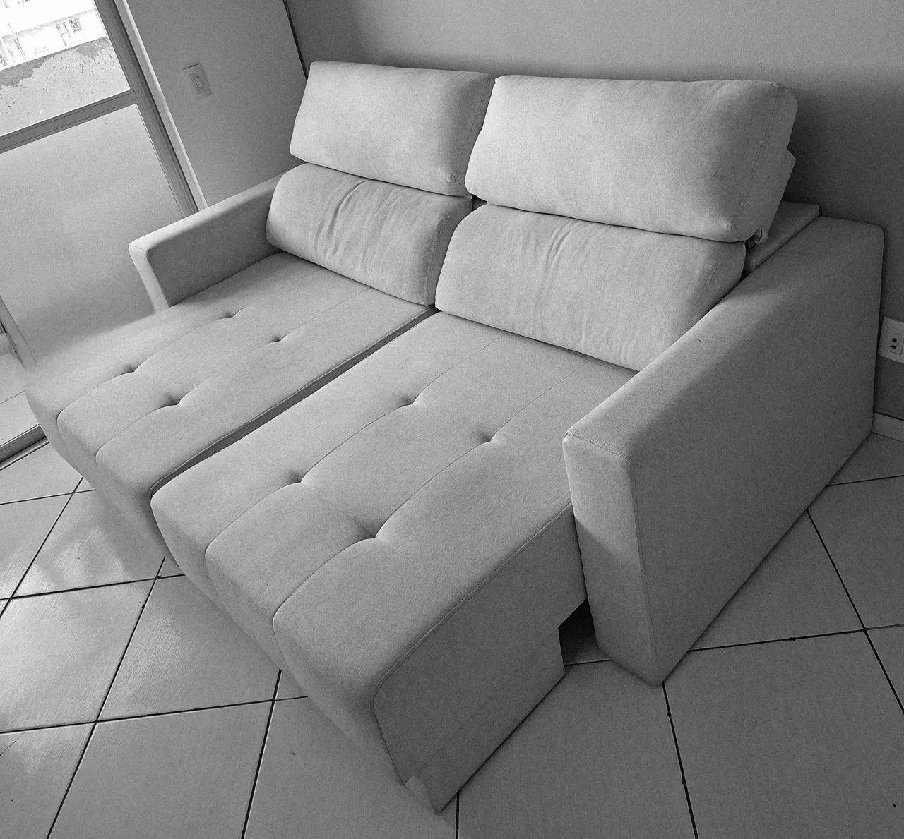 Sofá retrátil de 2 lugares em linho 