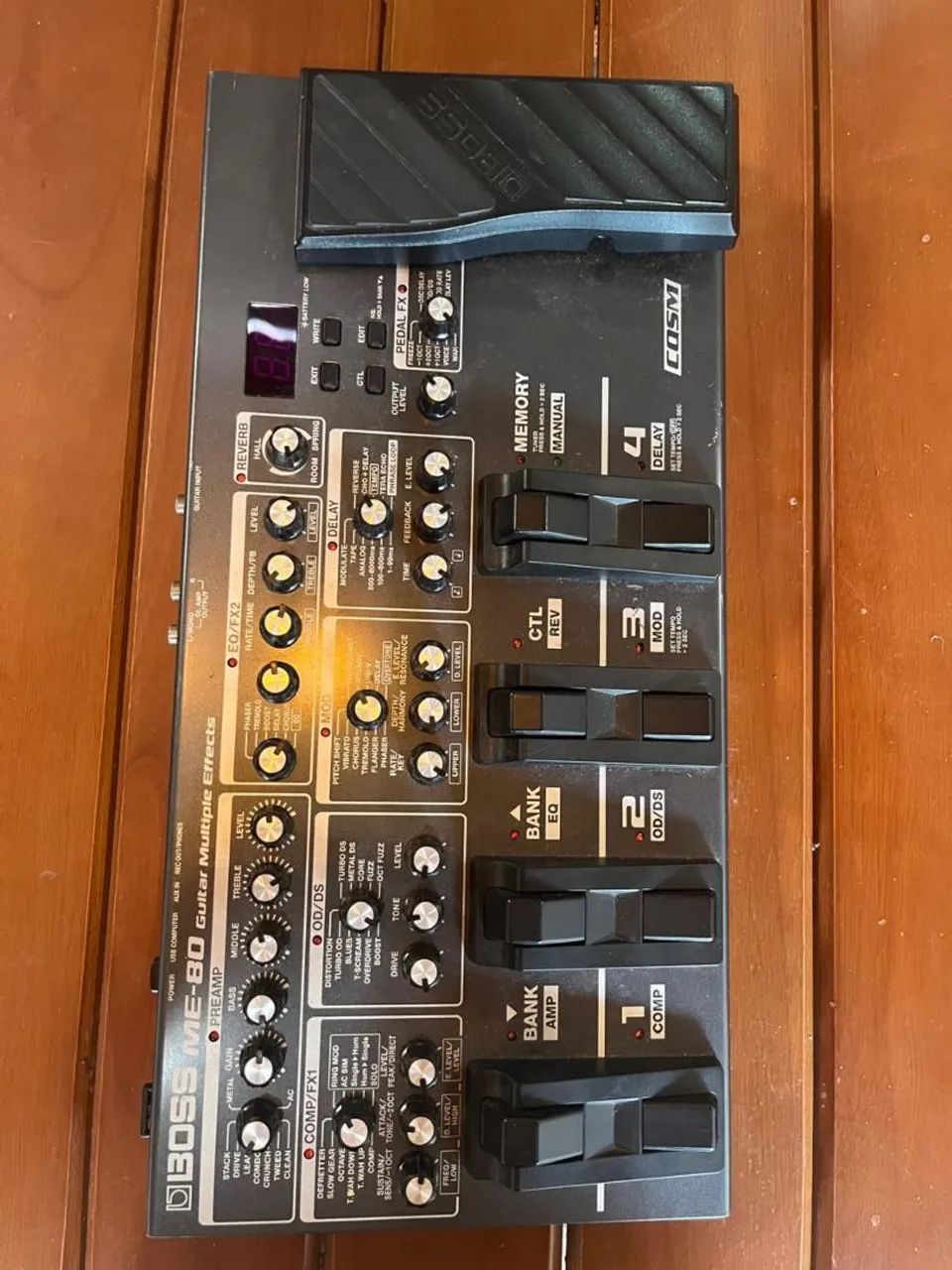 Pedal de efeito Boss Guitar Multiple Effects ME-80 preto