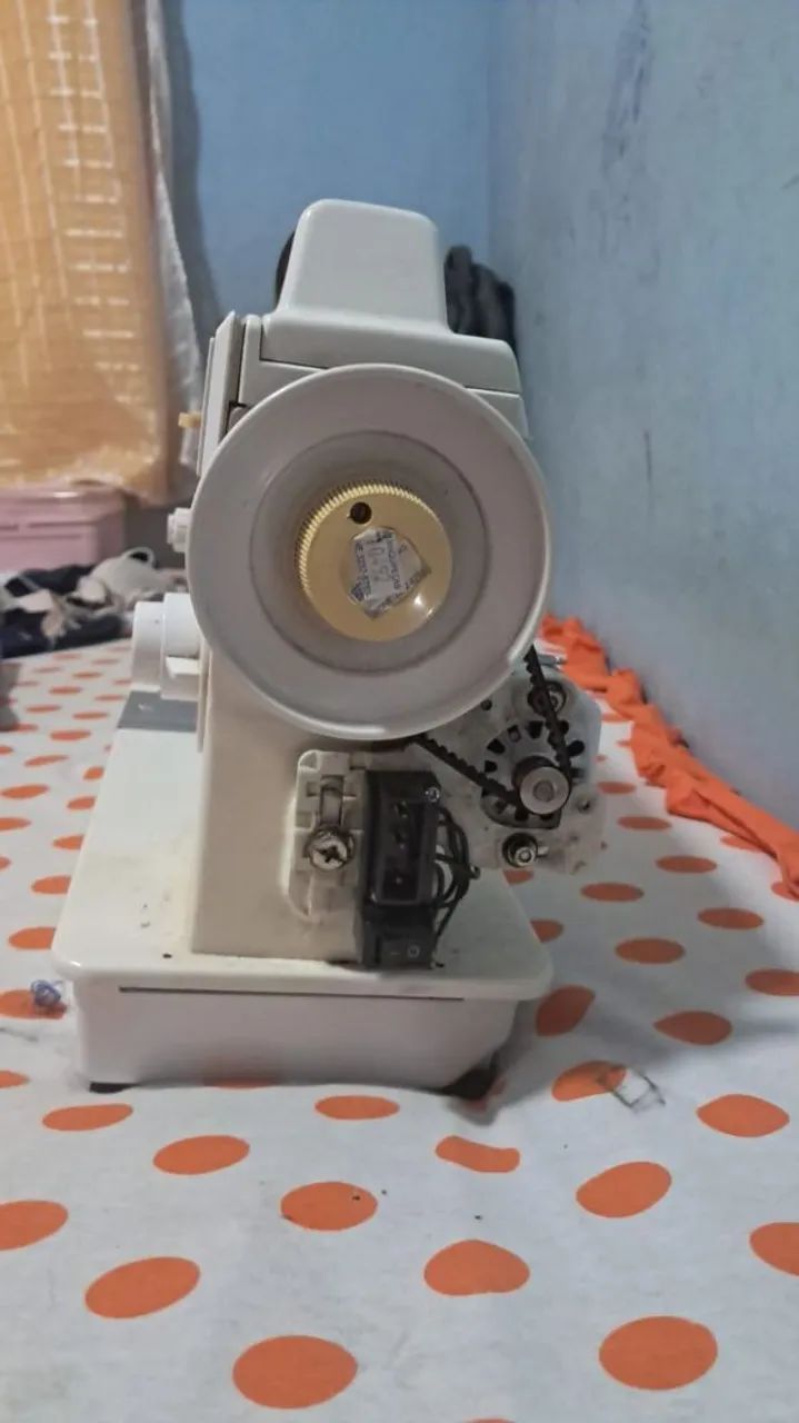 Máquina de costura doméstica  - Foto 2