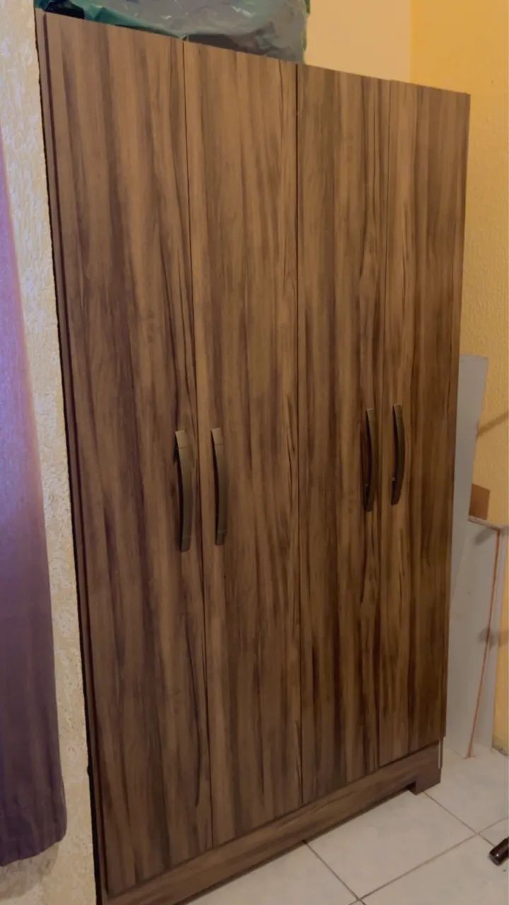 Guarda roupa de solteiro 