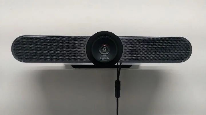 Câmera Logitech meetup 4k 
