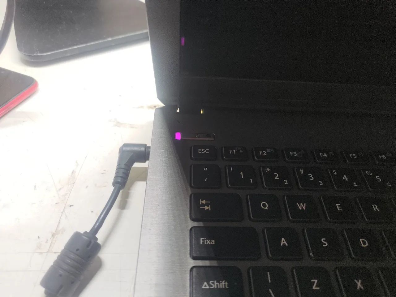Notebook positivo liga mas não da imagem  - Foto 2