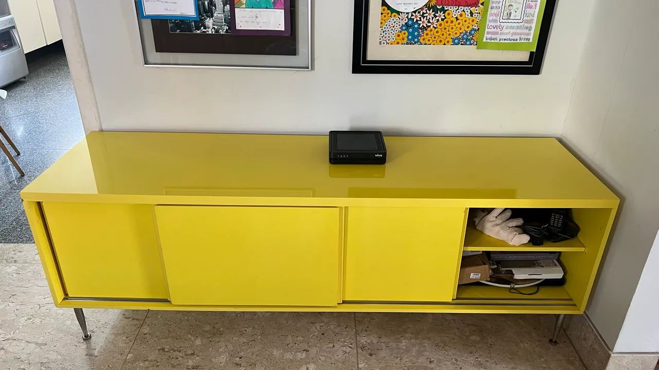 Lindo Rack Buffet em Laca Amarelo