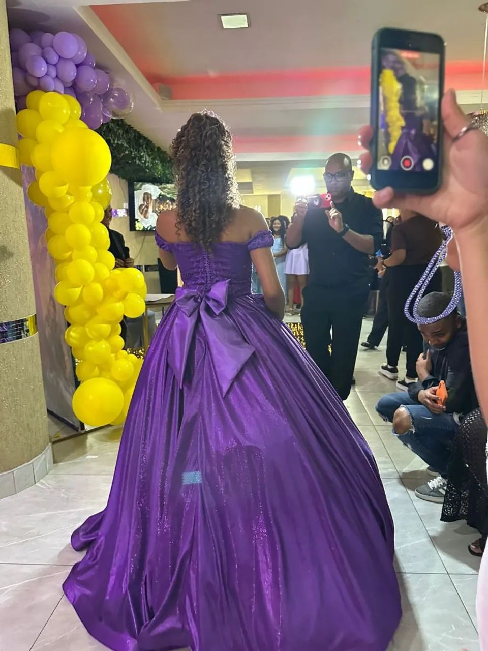 Vestido de Debutante ,+anagua de armação +vestido curto Lilás claro e ainda leva a coroa 