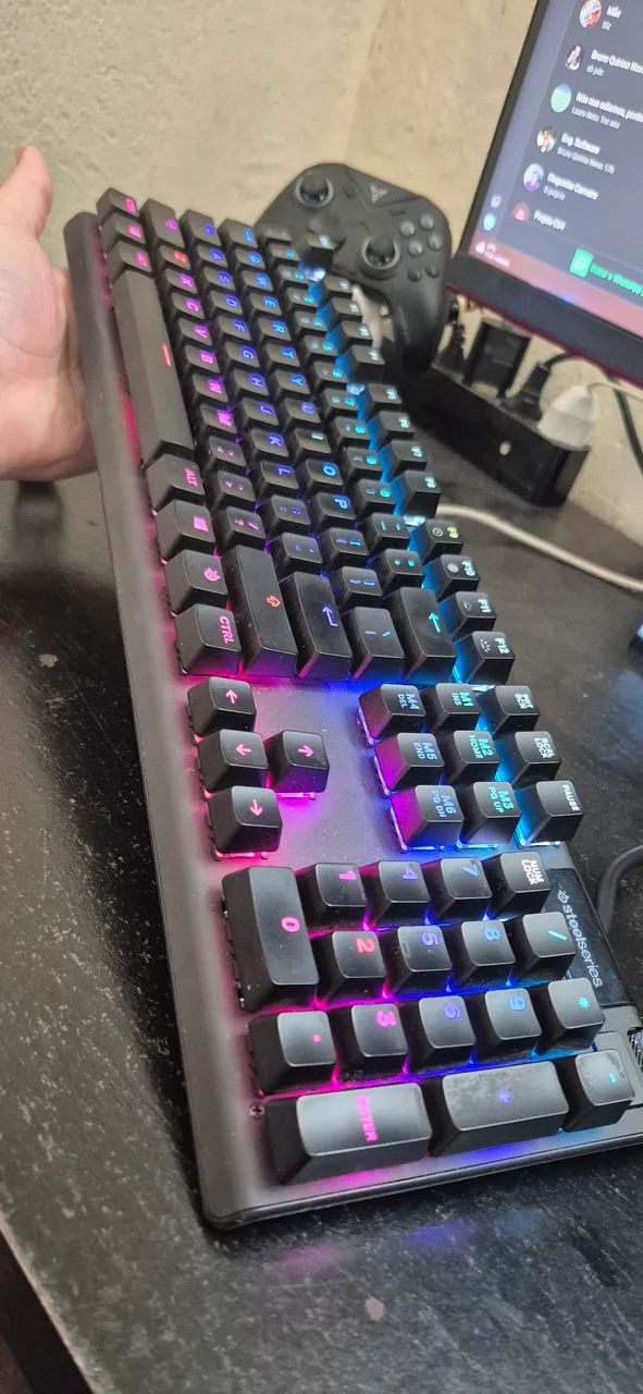 Teclado Gamer SteelSeries Apex Pro Full Size Mecânico RGB + Apoio de Punho - Foto 4