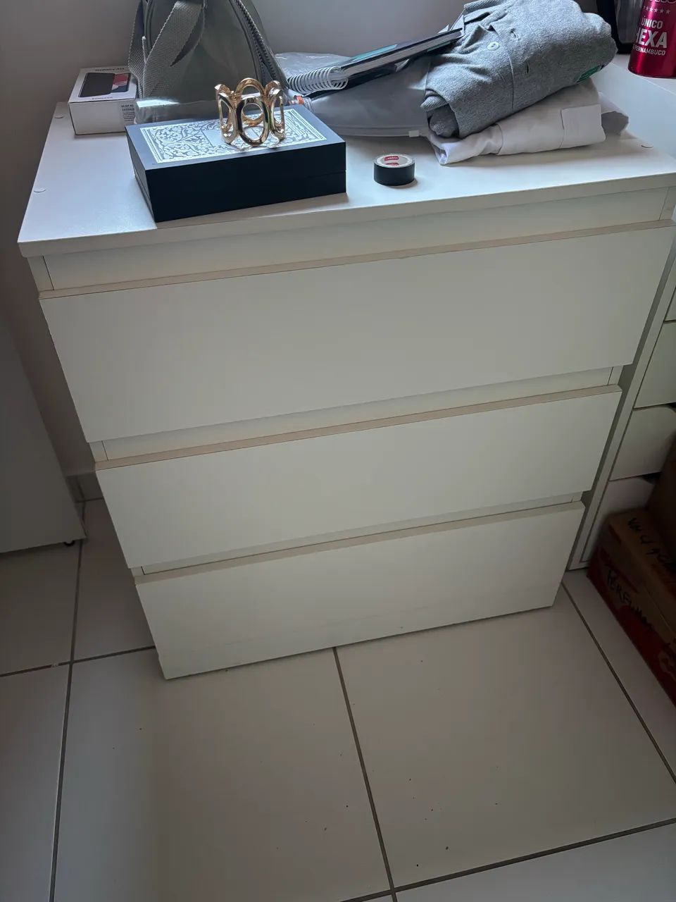 Gaveteiro grande com 3 gavetas