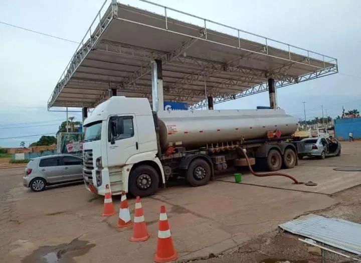 Caminhão tanque de combustível  - Foto 3