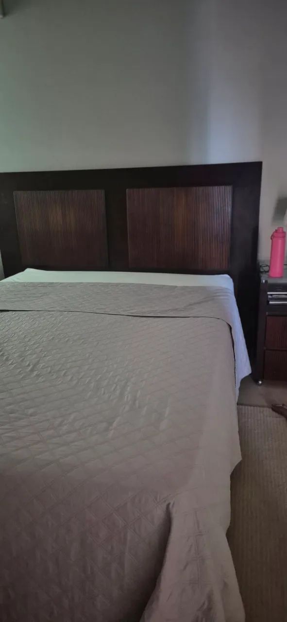 Jogo cama Queen com 02 mesas cabeceira madeira maciça - Foto 2